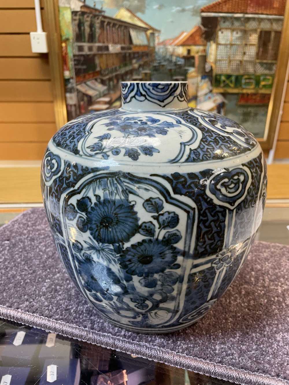 CHINESE BLUE & WHITE PORCELAIN JAR, Wanli, painted with four large lotus leaf shaped panels - Image 8 of 15