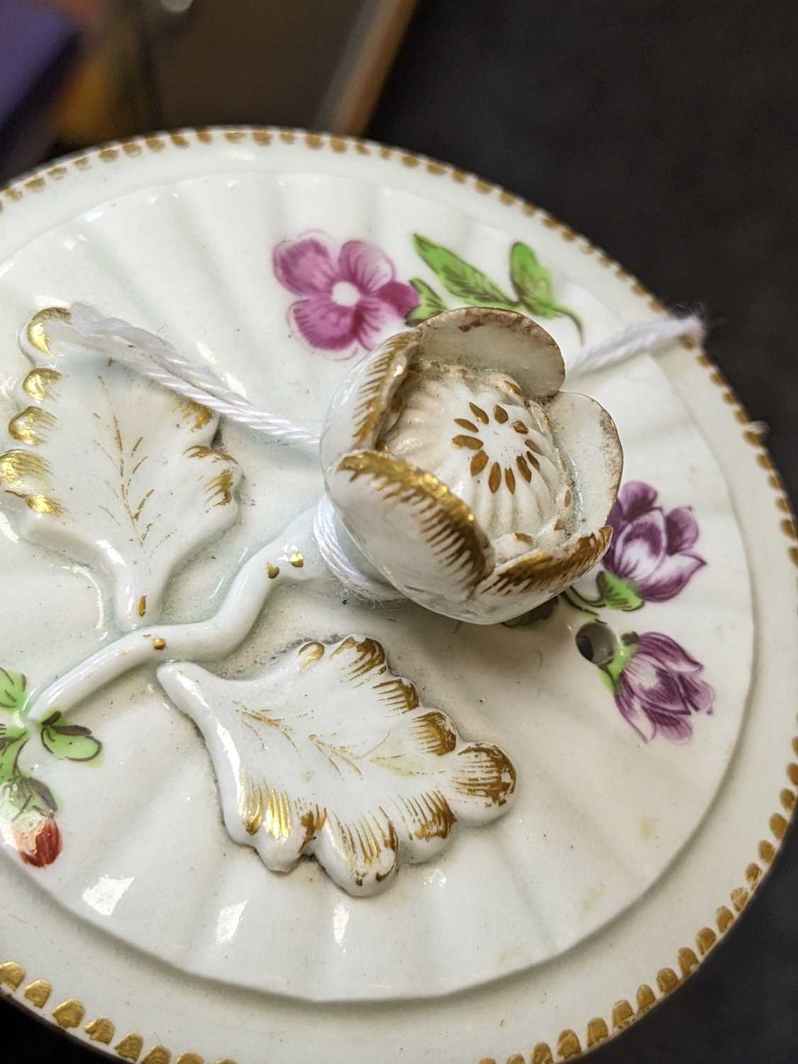 WORCESTER PORCELAIN TEAPOT & COVER, c. 1775, reeded barrel form with ear shaped handle, the cover - Image 4 of 7