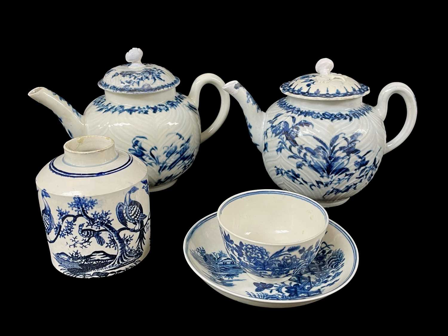 GROUP OF 18TH CENTURY WORCESTER BLUE & WHITE PORCELAIN, comprising two 'feather moulded floral'