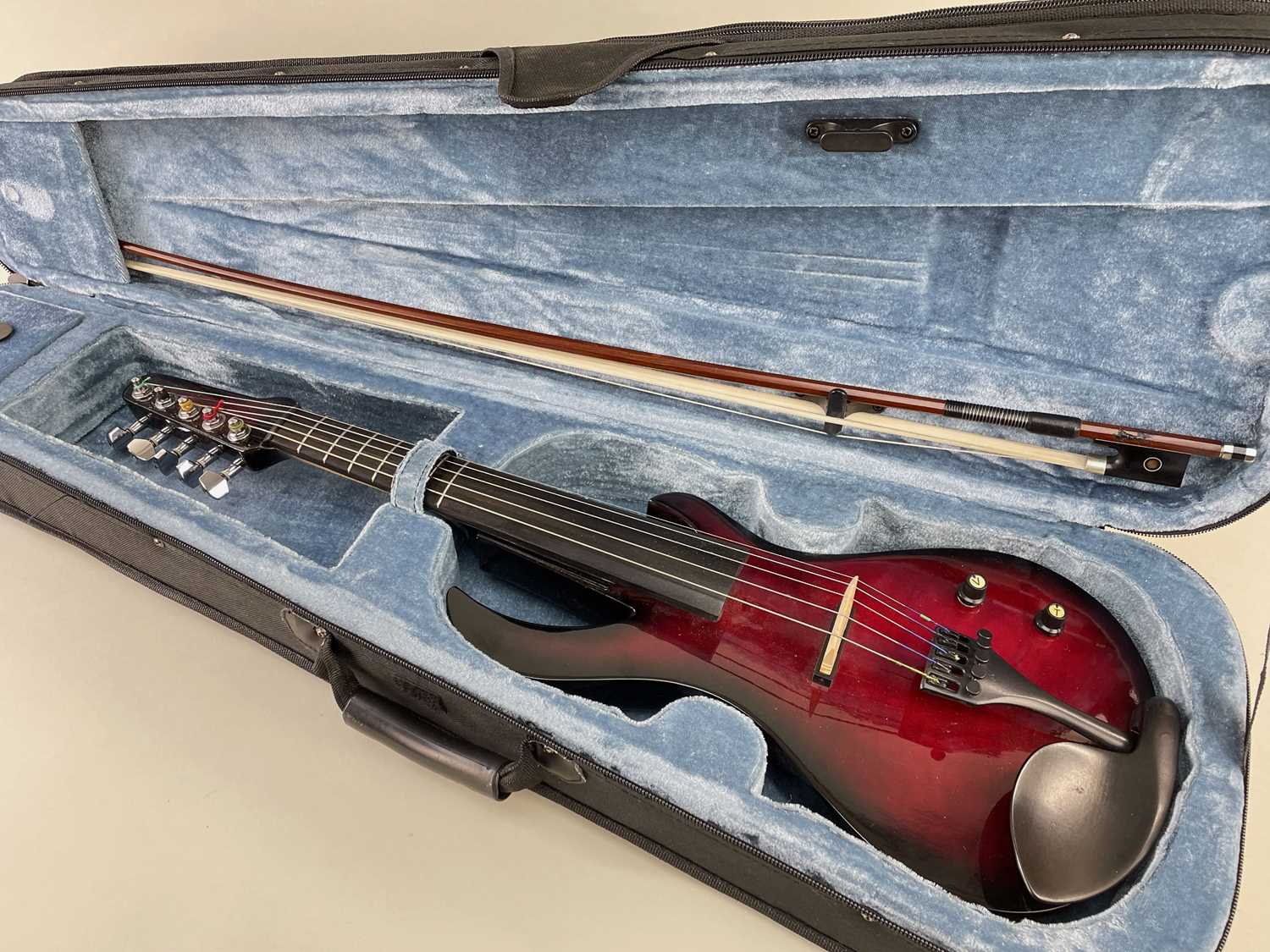 YIN-FENTE 5 STRING ELECTRIC VIOLIN, overall length 62cm, with standard bow, modern case - Image 4 of 4