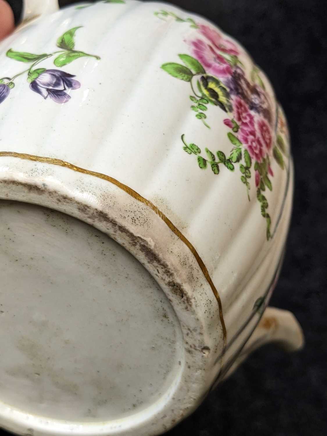 WORCESTER PORCELAIN TEAPOT & COVER, c. 1775, reeded barrel form with ear shaped handle, the cover - Image 6 of 7