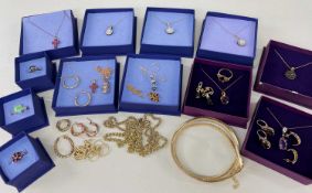 ASSORTED 9CT GOLD JEWELLERY, comprising a variety of necklaces, earrings, and rings (qty)