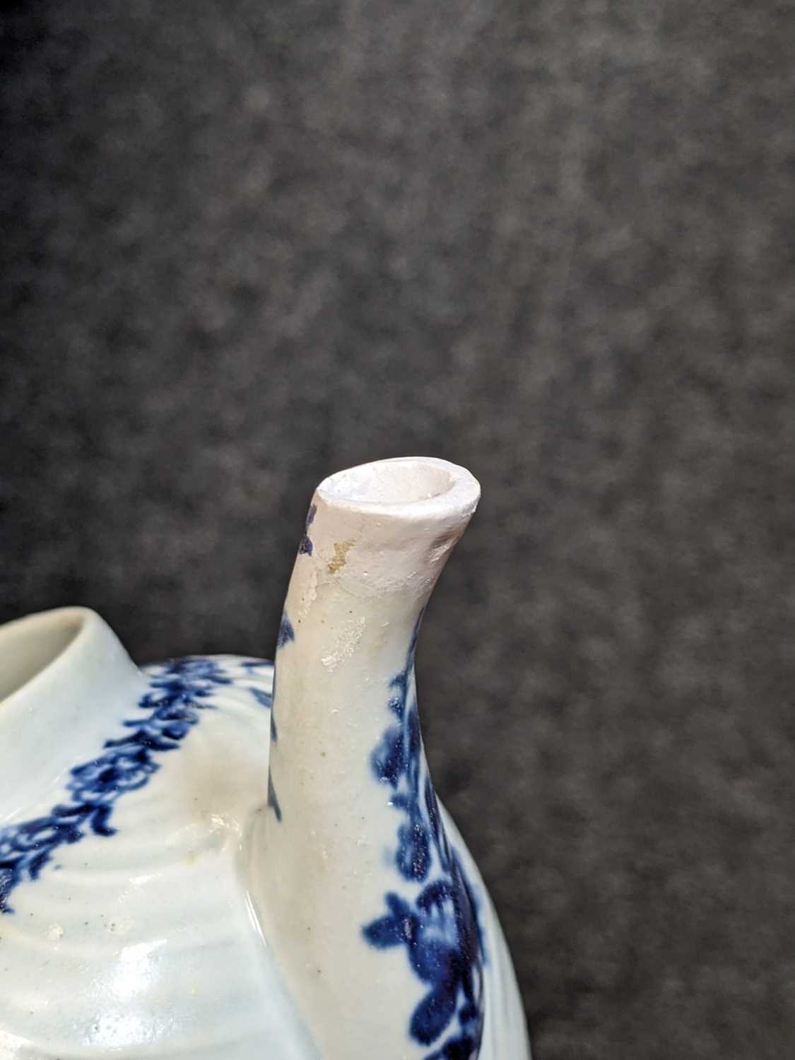 GROUP OF 18TH CENTURY WORCESTER BLUE & WHITE PORCELAIN, comprising two 'feather moulded floral' - Image 5 of 8