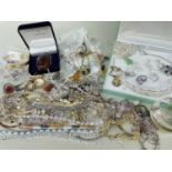 ASSORTED SILVER JEWELLERY, comprising a mixed collection of rings, necklaces, bracelets, and