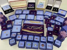 ASSORTED 9CT GOLD MOUNTED JEWELLERY, comprising a mixed collection of rings, necklaces, and