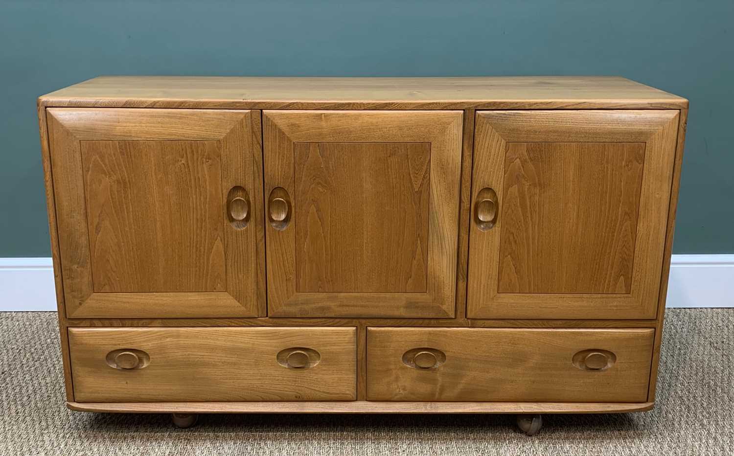 MID-CENTURY ERCOL '429' BLONDE ELM SIDEBOARD, in Golden Dwan finish, fitted with cupboard doors, - Image 4 of 11