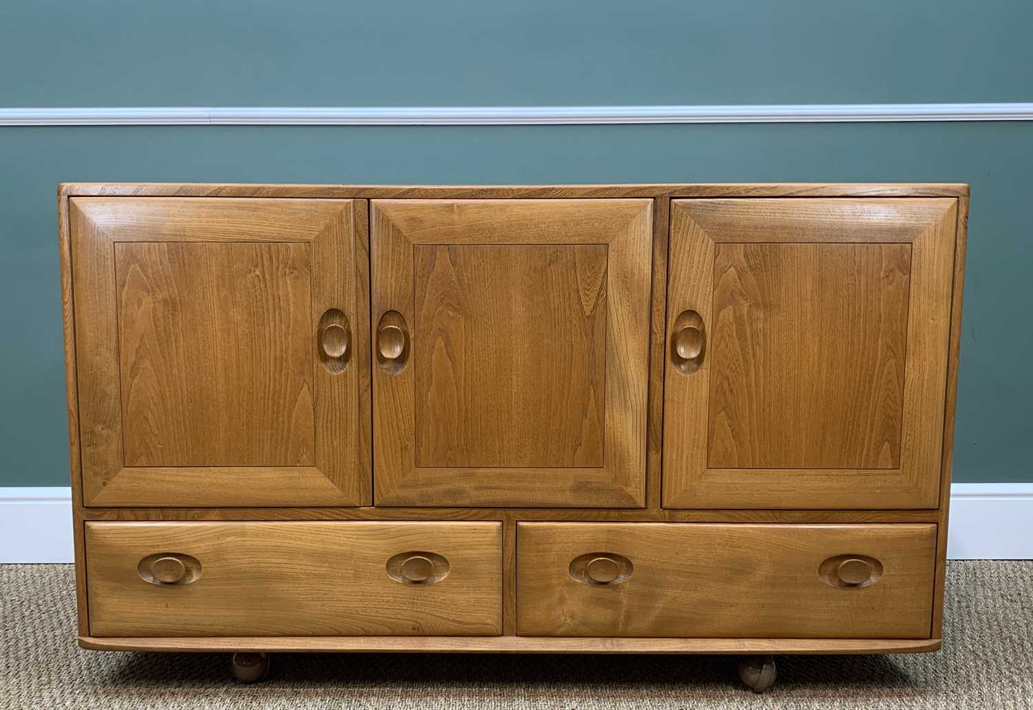 MID-CENTURY ERCOL '429' BLONDE ELM SIDEBOARD, in Golden Dwan finish, fitted with cupboard doors, - Image 2 of 11