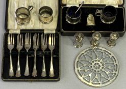 SMALL SILVER - a mixed quantity to include a cased set of pastry forks, Birmingham 1944,