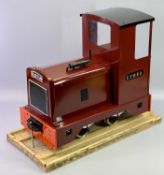 MAXITRAK RUSTON 5 INCH GAUGE ELECTRIC LOCOMOTIVE 'CYMRO' in maroon and black, 47cms H, 51cms L,