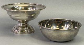 HALLMARKED SILVER BOWLS (2) - both hallmarked Birmingham 1944 to include a plain form bowl with