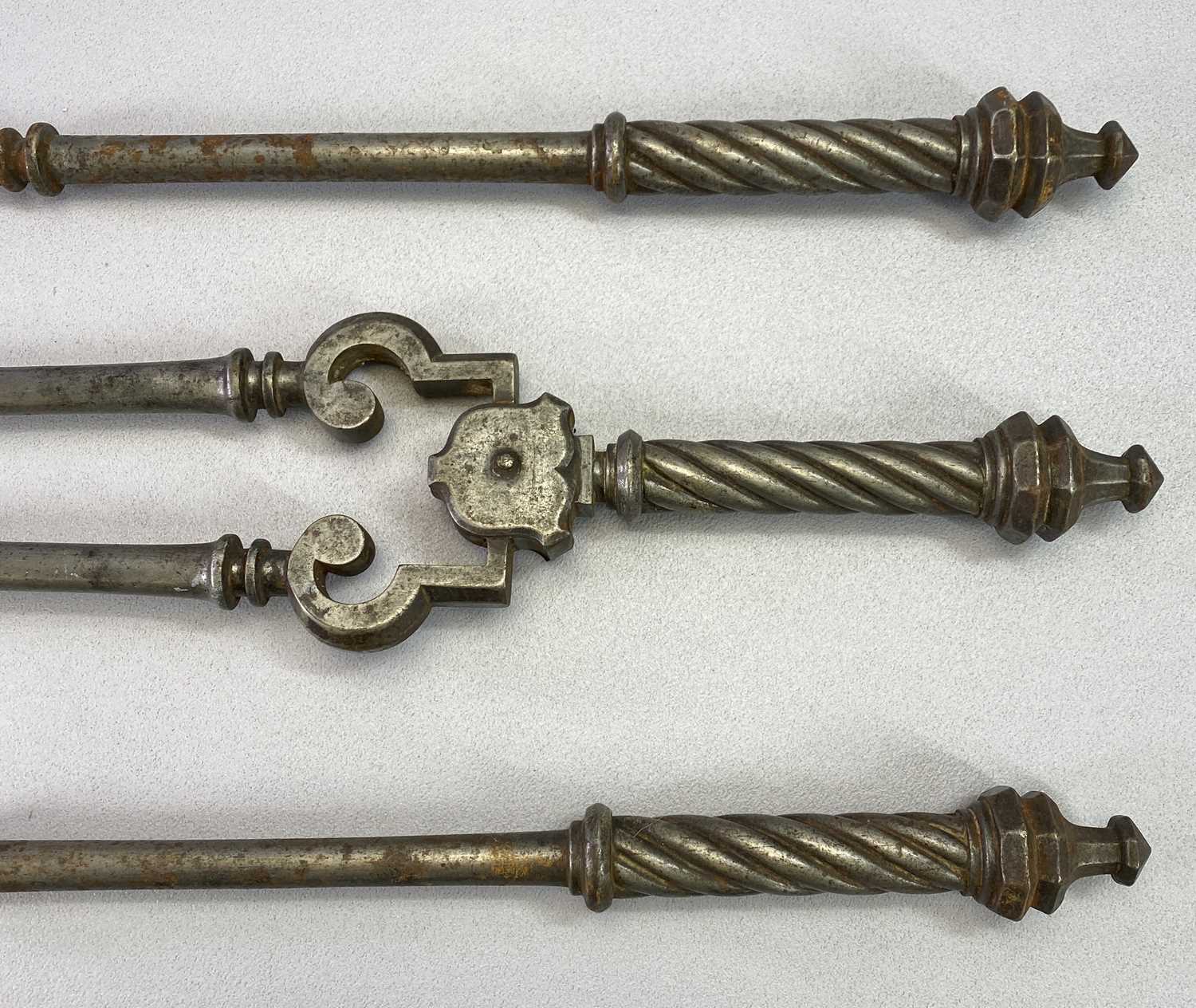 SET OF GEORGE III STEEL FIRE IRONS comprising tongs, poker and shovel with pierced pan, having twist - Image 2 of 2