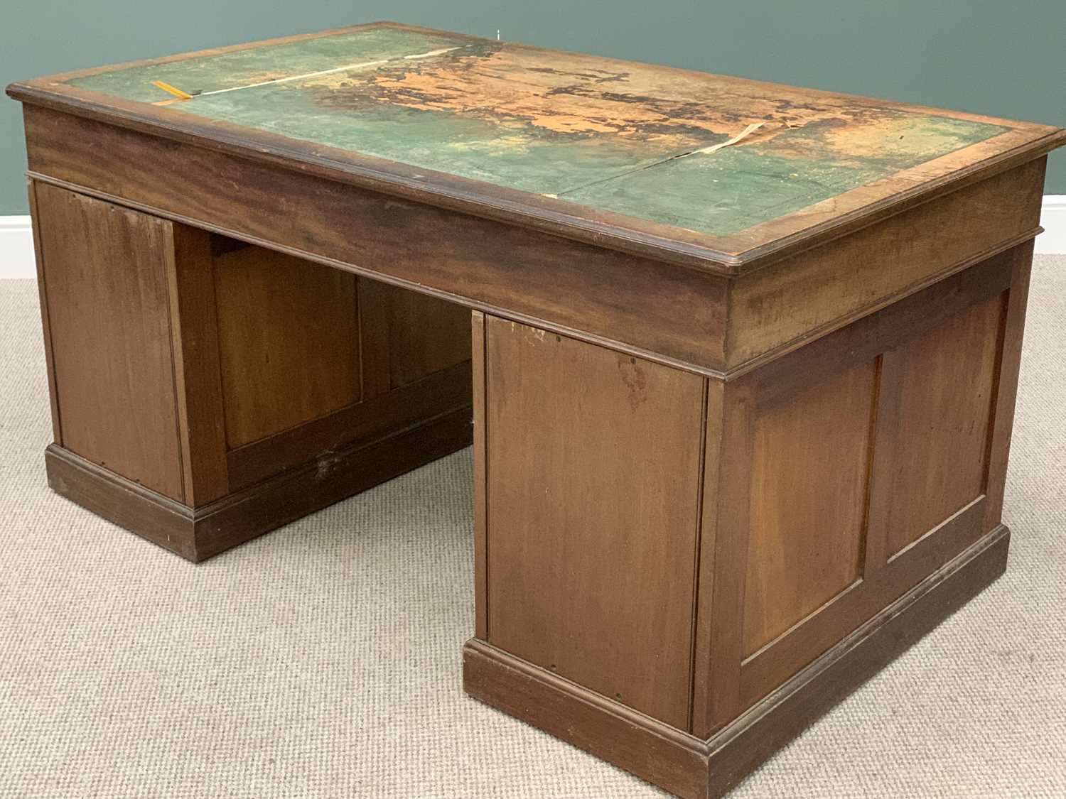 VICTORIAN MAHOGANY TWIN PEDESTAL DESK - a large example having multiple drawers and turned wooden - Image 5 of 5