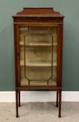 EDWARDIAN MAHOGANY CHINA CABINET - having a single glazed door, on tapered and reeded supports