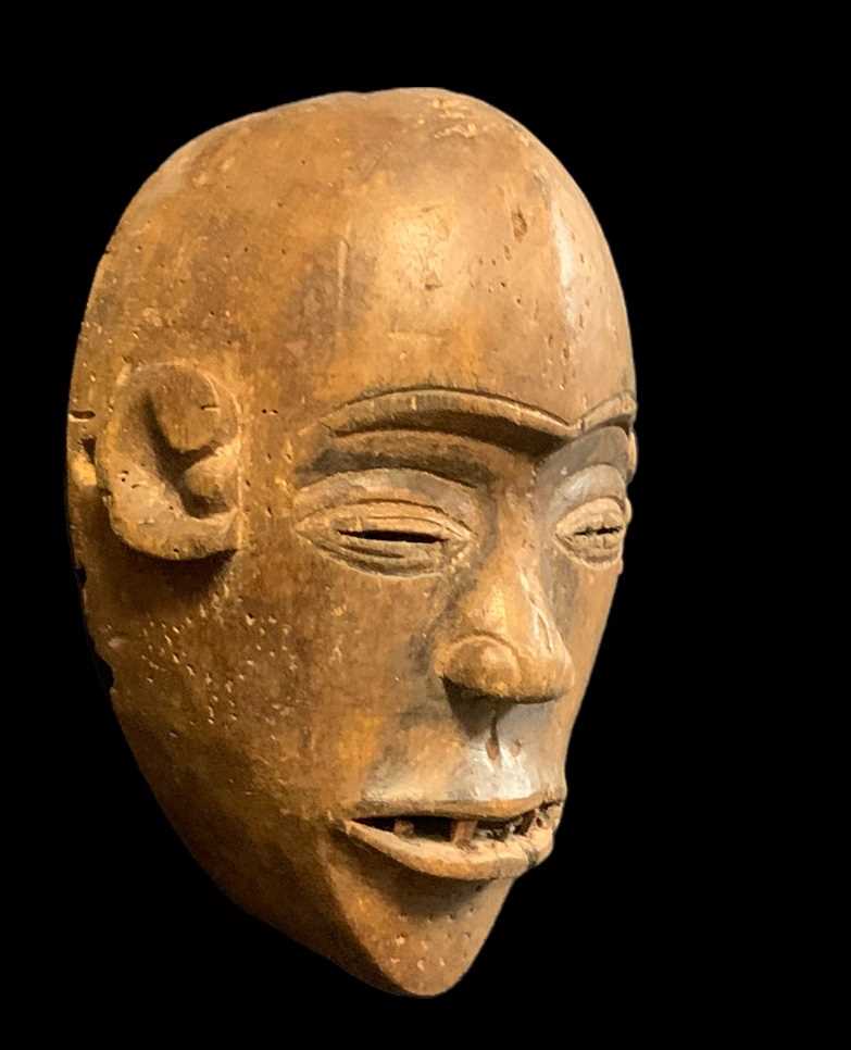 FOUR AFRICAN MASKS, including Bulu monkey mask, Pende mask, and two others, largest 36cm H (4) - Image 3 of 12