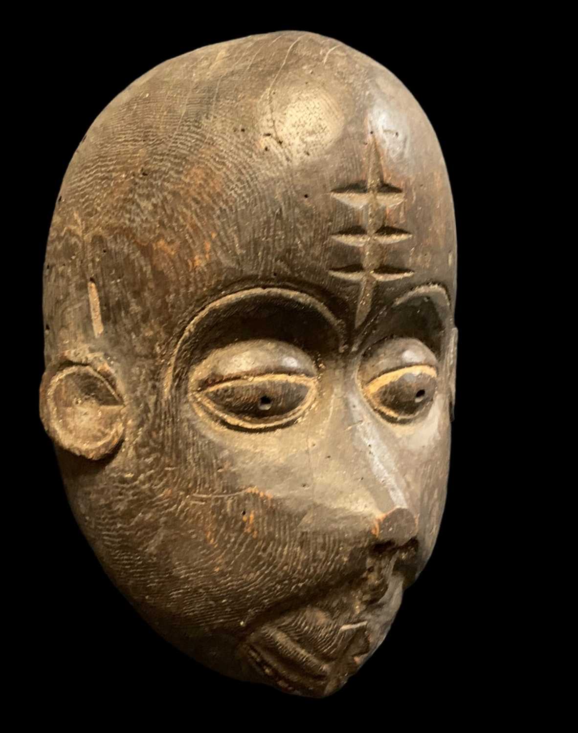 FOUR AFRICAN MASKS, including Bulu monkey mask, Pende mask, and two others, largest 36cm H (4) - Image 6 of 12