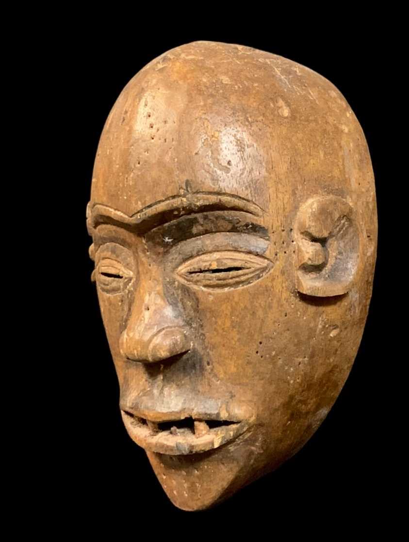 FOUR AFRICAN MASKS, including Bulu monkey mask, Pende mask, and two others, largest 36cm H (4) - Image 4 of 12