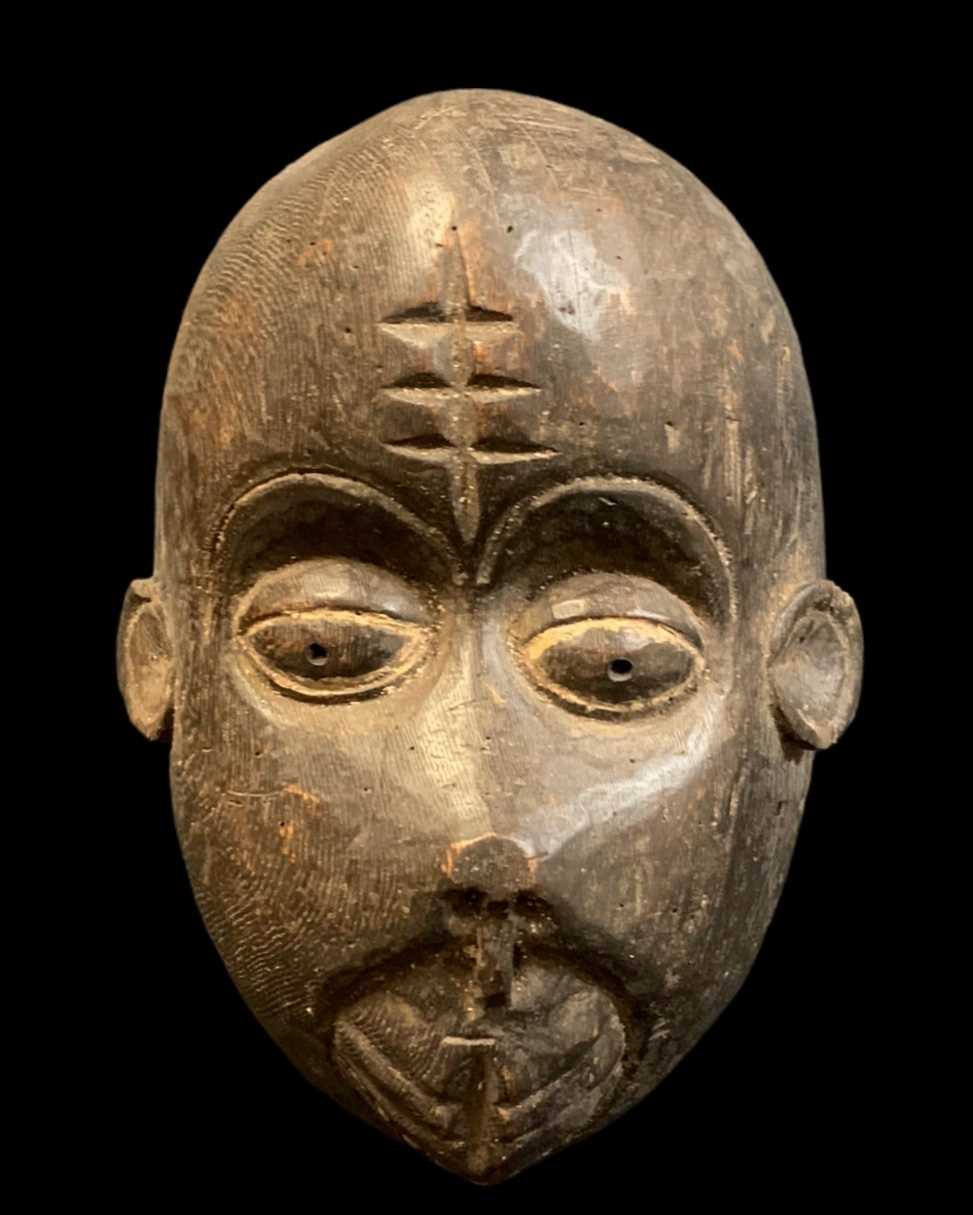 FOUR AFRICAN MASKS, including Bulu monkey mask, Pende mask, and two others, largest 36cm H (4) - Image 5 of 12