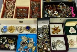 VINTAGE & LATER JEWELLERY COLLECTION to include silver and sterling stamped items, collection