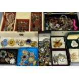 VINTAGE & LATER JEWELLERY COLLECTION to include silver and sterling stamped items, collection