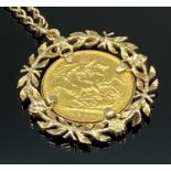 EDWARD VII 1904 FULL GOLD SOVEREIGN in a 9ct gold openwork leaf and floral mount on a 9ct gold