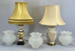 A CONTEMPORARY CERAMIC TABLE LAMP of panelled baluster form decorated with flowers and Humming