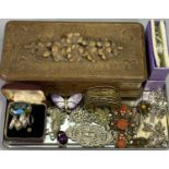 VINTAGE & LATER JEWELLERY within a carved wooden box, to include sterling silver butterfly wing