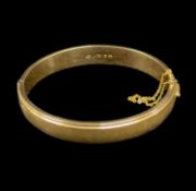 14K GOLD PLAIN HINGED BANGLE, engraved 'Sylvia 20.4.1965', stamped '585' and with mark for Turku,