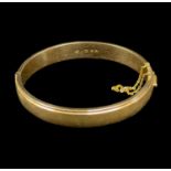 14K GOLD PLAIN HINGED BANGLE, engraved 'Sylvia 20.4.1965', stamped '585' and with mark for Turku,