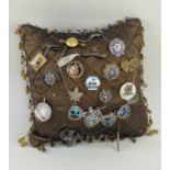 COLLECTION OF PREDOMINANTLY MILITARY INTEREST SWEETHEART BROOCHES & BADGES comprising mother of