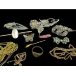 ASSORTED JEWELLERY comprising 9ct gold signet ring (2,7gms), plated chains, marcasite jewellery,