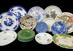 ASSORTED ANTIQUE & LATER POTTERY & PORCELAIN PLATES, including 3x strawberry leaf moulded plates, 2x