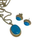 9CT GOLD CABOCHON TURQUOISE PENDANT on 9ct gold curb link chain together with matching earrings, 9.