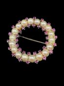 18CT WHITE GOLD PEARL & BELIEVED PINK SAPPHIRES HALO BROOCH, 9.4gms