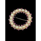 18CT WHITE GOLD PEARL & BELIEVED PINK SAPPHIRES HALO BROOCH, 9.4gms