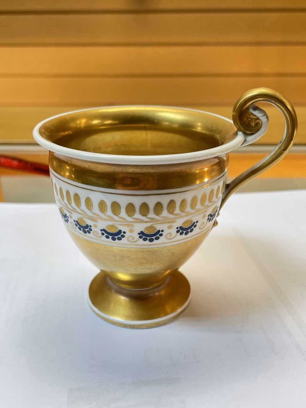 MIXED GROUP OF CERAMICS, 18th/20th Century, including Davenport cabinet cup and stand, Derby - Image 9 of 30