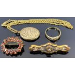 9CT GOLD & YELLOW METAL JEWELLERY - 4 items to include a 9ct gold oval brooch set with garnet colour