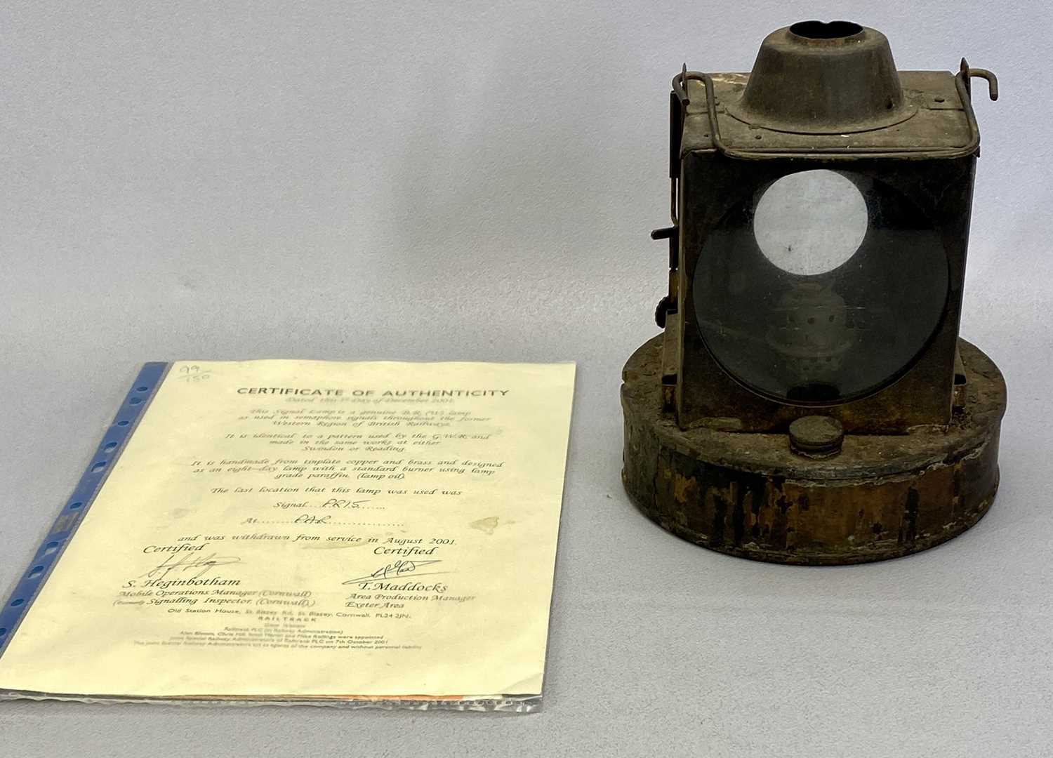 VINTAGE RAILWAY SIGNAL LAMP - tin plate, copper and brass, B.R.(W), 21cms H, with certificate of