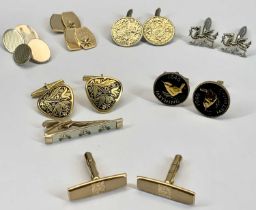 GENTLEMAN'S CUFFLINKS IN 9CT GOLD, SILVER, ETC - lot includes a 9ct gold pair with the cuff outers