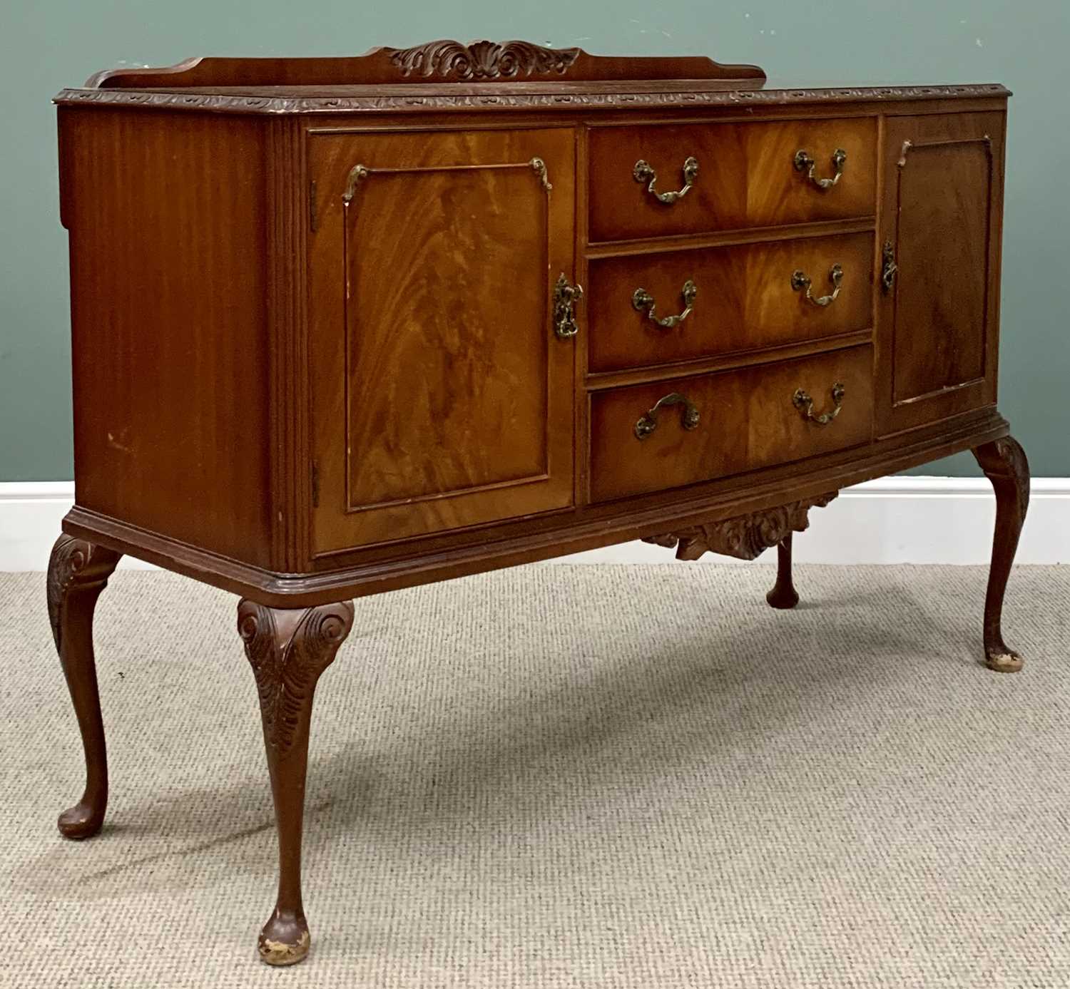 MAHOGANY RAILBACK SIDEBOARD - 20th Century in Regency style with three central drawers and two - Image 3 of 5