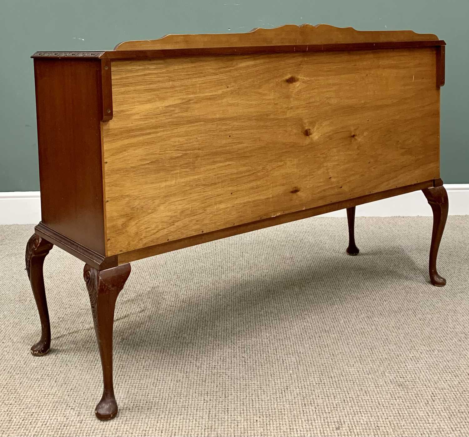 MAHOGANY RAILBACK SIDEBOARD - 20th Century in Regency style with three central drawers and two - Image 2 of 5