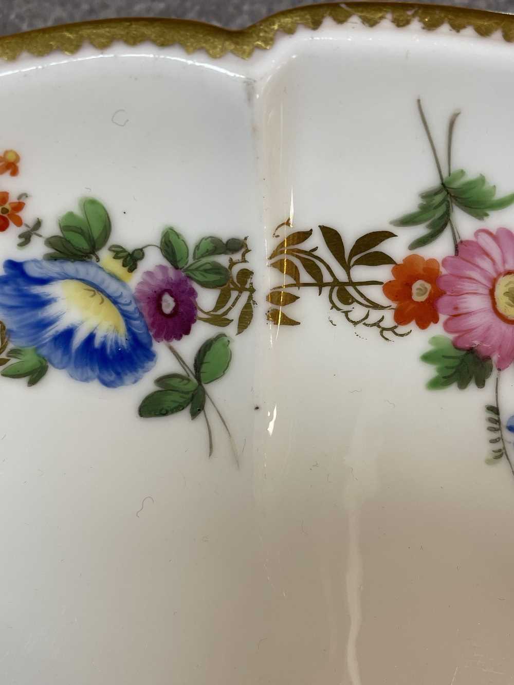 NANTGARW PORCELAIN CRUCIFORM DISH circa 1818-1820, the border decorated with a series of flower - Image 12 of 20