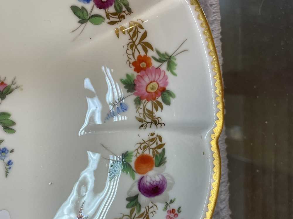 NANTGARW PORCELAIN CRUCIFORM DISH circa 1818-1820, the border decorated with a series of flower - Image 3 of 20