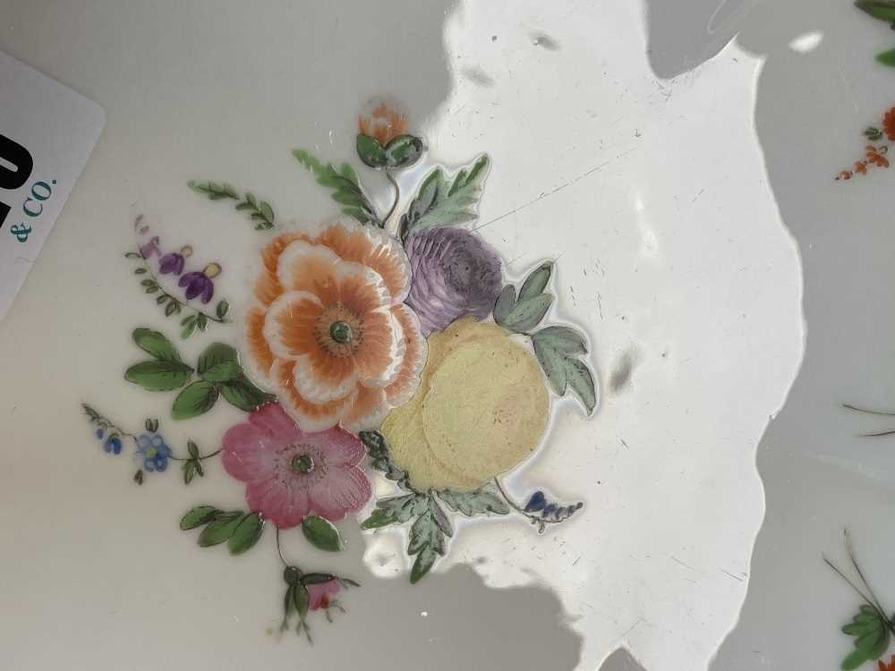 NANTGARW PORCELAIN CRUCIFORM DISH circa 1818-1820, the border decorated with a series of flower - Image 5 of 20