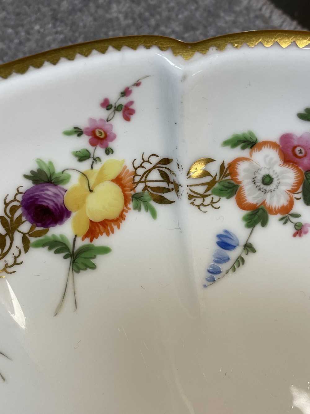 NANTGARW PORCELAIN CRUCIFORM DISH circa 1818-1820, the border decorated with a series of flower - Image 7 of 20