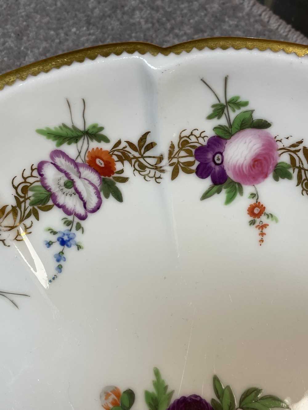 NANTGARW PORCELAIN CRUCIFORM DISH circa 1818-1820, the border decorated with a series of flower - Image 4 of 20