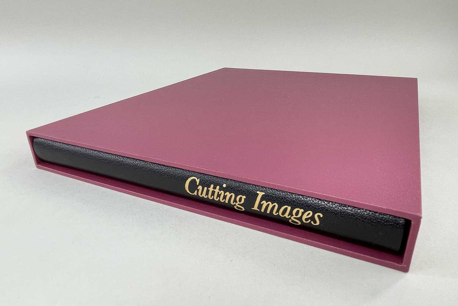 ‡ SIR KYFFIN WILLIAMS RA limited edition (216/275) volume of 'Cutting Images' - printed on T H - Image 9 of 10