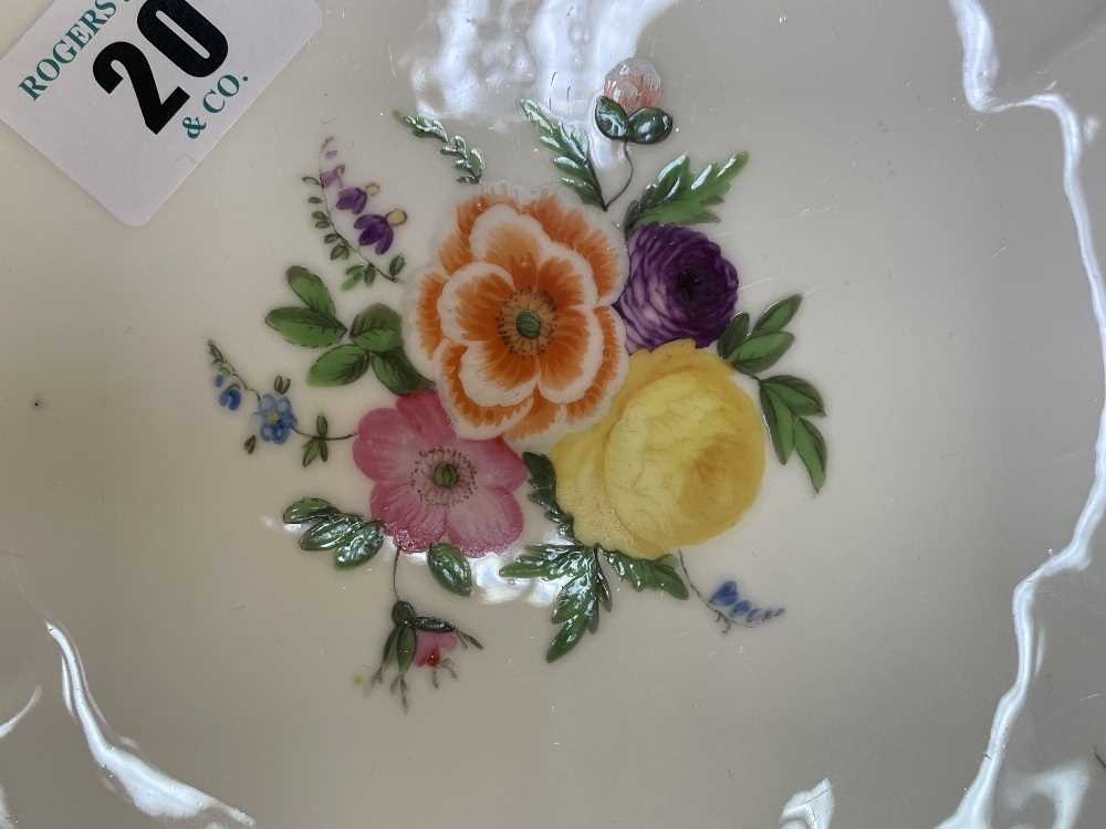 NANTGARW PORCELAIN CRUCIFORM DISH circa 1818-1820, the border decorated with a series of flower - Image 9 of 20