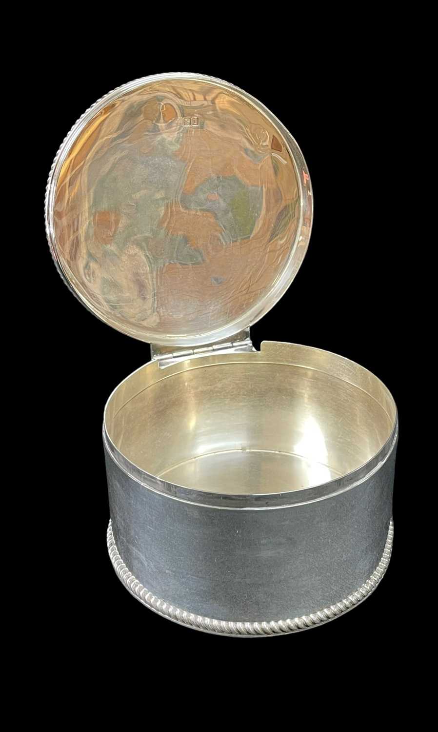 CIRCULAR SILVER TABLE BOX WITH WELCH REGIMENT RELATED ENGRAVING of plain form having feathered rims, - Image 3 of 3