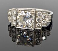 ART DECO-STYLE DIAMOND RING, the principal stone measuring 1.5cts approx., flanked by a further