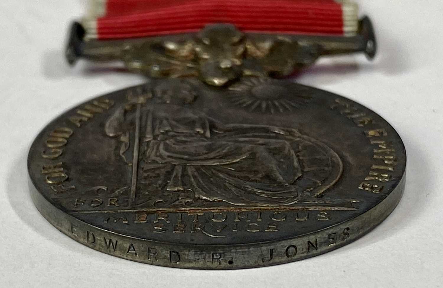 KING GEORGE V BRITISH EMPIRE MEDAL - awarded to Edward R Jones, with spare ribbon, in original Royal - Bild 4 aus 5